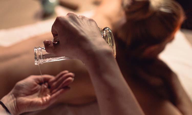 Oil massage service at home 