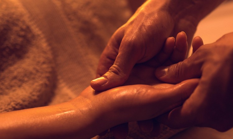 Reflexology massage service at home 